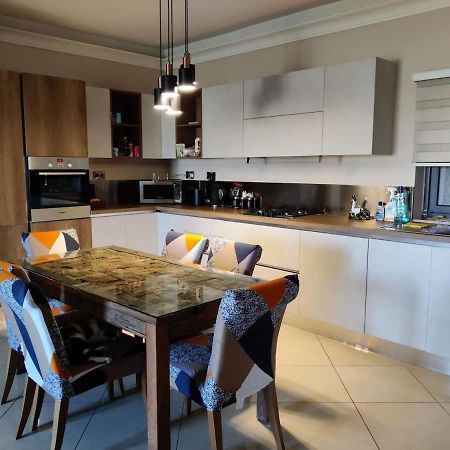 Cosy Designer Finished Apartment With Unobstructed Views Сейнт Полс Бей Екстериор снимка